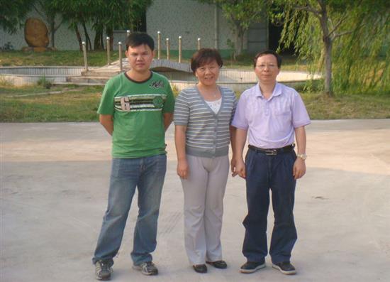 德國(guó)膠王優(yōu)沃德（中國(guó)）粘膠劑有限公司聶志勤總經(jīng)理和技術(shù)經(jīng)理朱工到三水工廠考察和指導(dǎo)工作